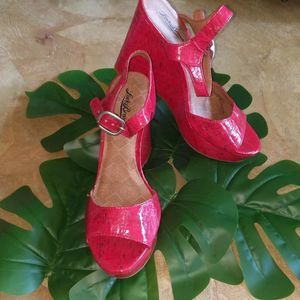 Lucky Brand Lindey GORGEOUS Red Patent Laminated Cork Wedge  10